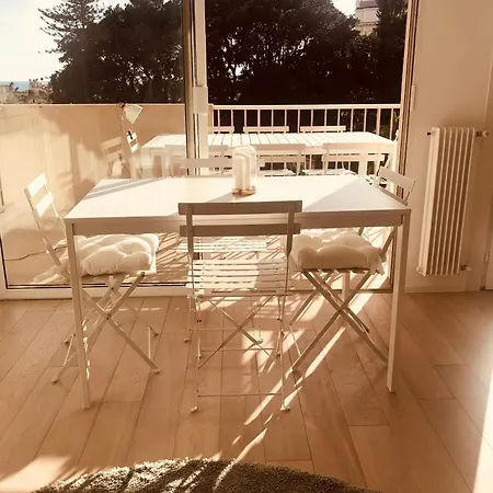 Seaside With Terrasse In Garavan Апартаменты *