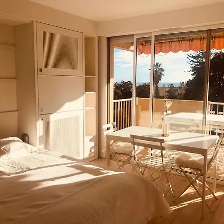 Апартаменты Seaside With Terrasse In Garavan *
