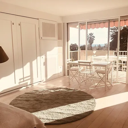 Апартаменты Seaside With Terrasse In Garavan *
